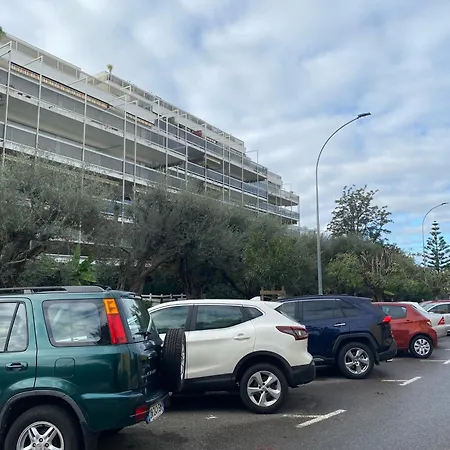 En Classe 2 Etoiles Au Bord De 4 Couchages Avec Lit Superpose Et Au Salon Un Canape Convertible Et Piscine A 300 M Des Transports Communs,gare Ferroviaire,commerces Et Plages Апартаменты Антиб