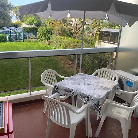 Апартаменты En Classe 2 Etoiles Au Bord De 4 Couchages Avec Lit Superpose Et Au Salon Un Canape Convertible Et Piscine A 300 M Des Transports Communs,gare Ferroviaire,commerces Et Plages