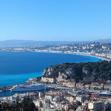 En Classe 2 Etoiles Au Bord De 4 Couchages Avec Lit Superpose Et Au Salon Un Canape Convertible Et Piscine A 300 M Des Transports Communs,gare Ferroviaire,commerces Et Plages Αντίμπ